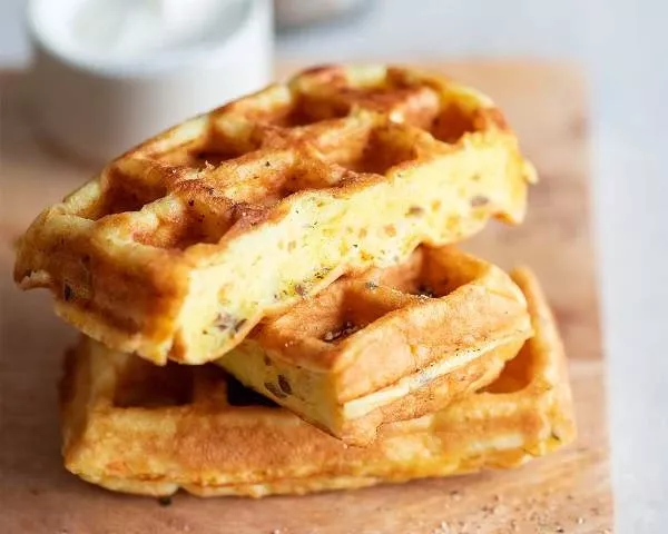 Вафли морковные с сметанным соусом