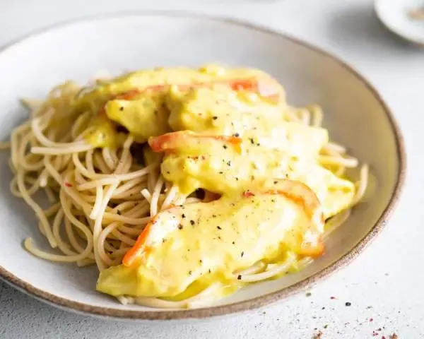 Фрикасе из куриного филе со спагетти