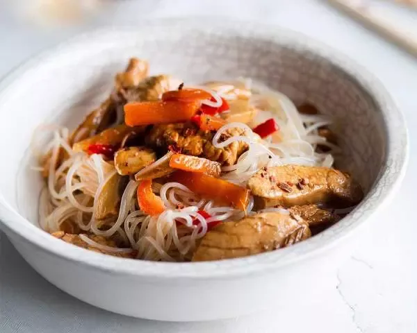 Индейка в соусе терияки с фунчозой