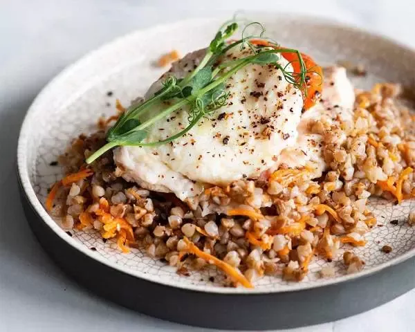 Индейка запеченная с томатом и моцареллой и гречневый плов