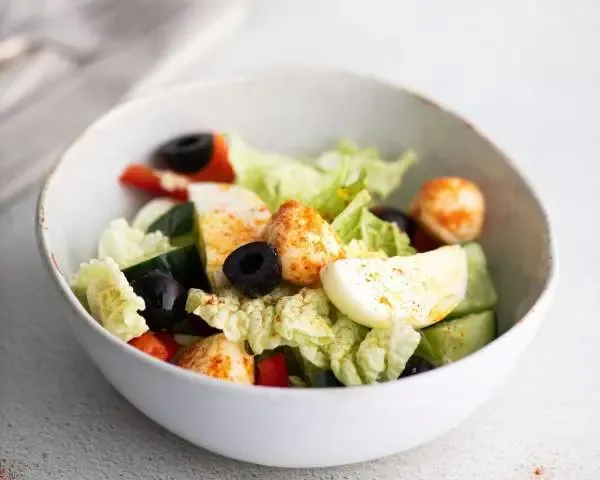 Овощной салат с моцареллой