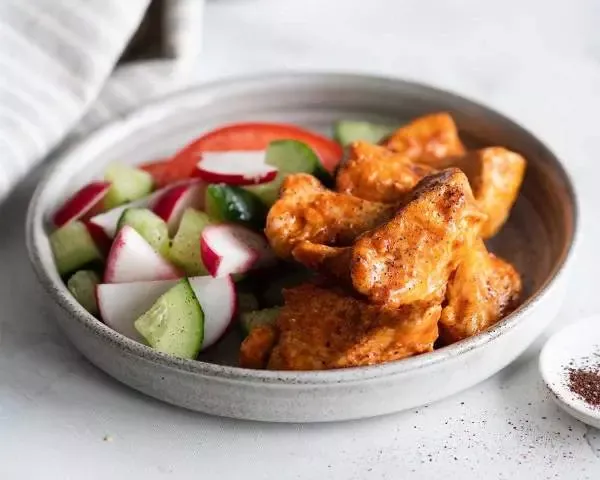 Шашлык из индейки со свежими овощами и томатным соусом